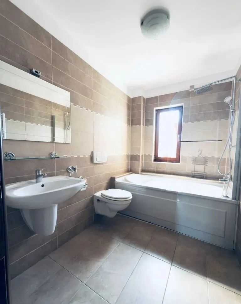 Vila 6 camere de inchiriat Pipera American Village - pemarket.ro