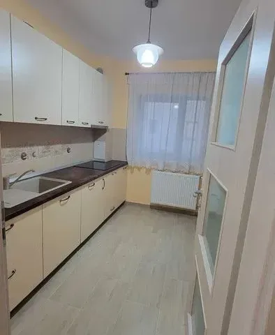 Garsonieră Coresi - pemarket.ro