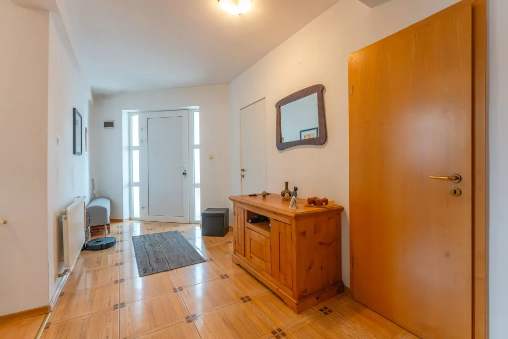 Casă spațioasă pentru familie în Hărman de vânzare - pemarket.ro