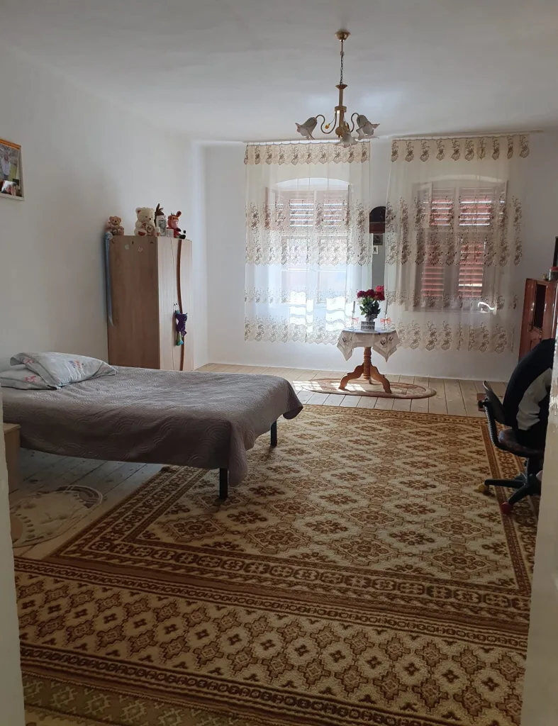 SC VIMAK vinde casa saseasca in loc.Maierus,Brasov . - pemarket.ro