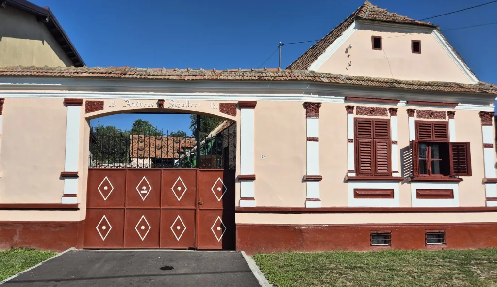 SC VIMAK vinde casa saseasca in loc.Maierus,Brasov . - pemarket.ro