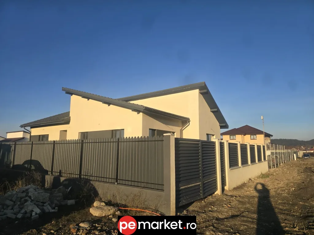 Casă modernă pe parter | 4 camere | teren 500 mp | zona Primăverii – Sânpetru, Brașov - pemarket.ro