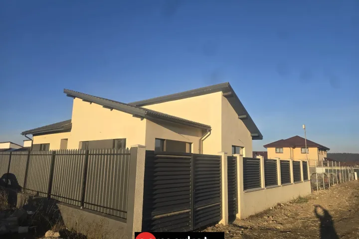 Casă modernă pe parter | 4 camere | teren 500 mp | zona Primăverii – Sânpetru, Brașov - pemarket.ro