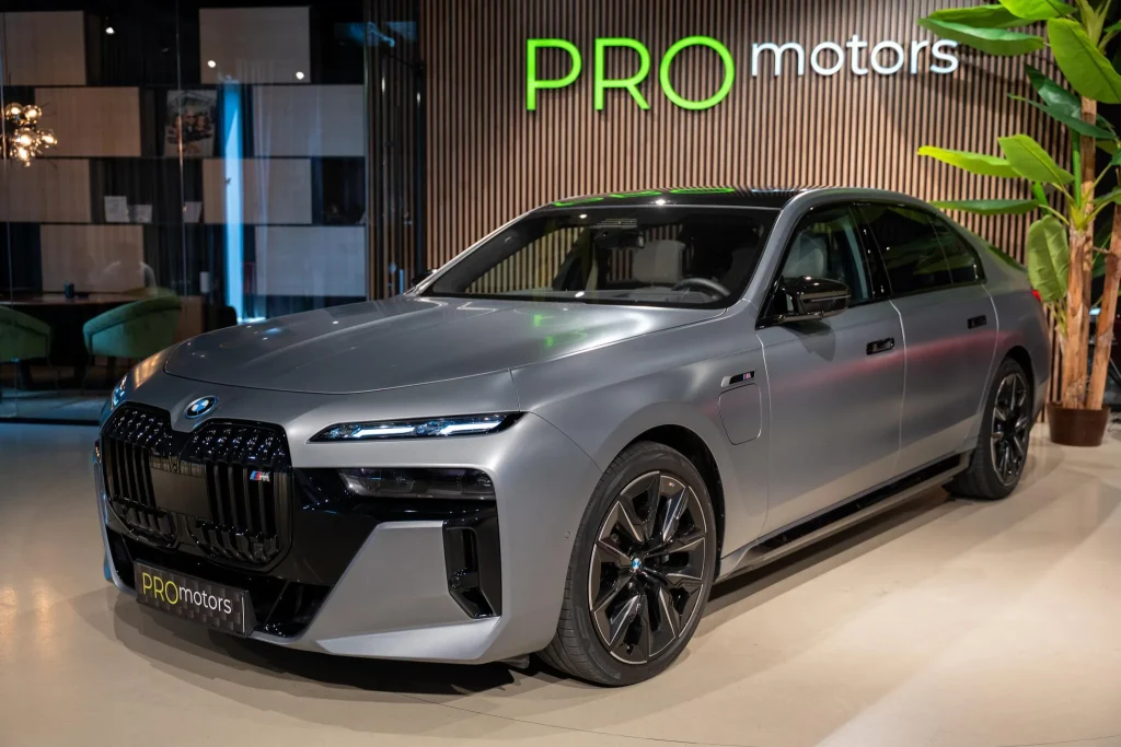 BMW M760 - pemarket.ro