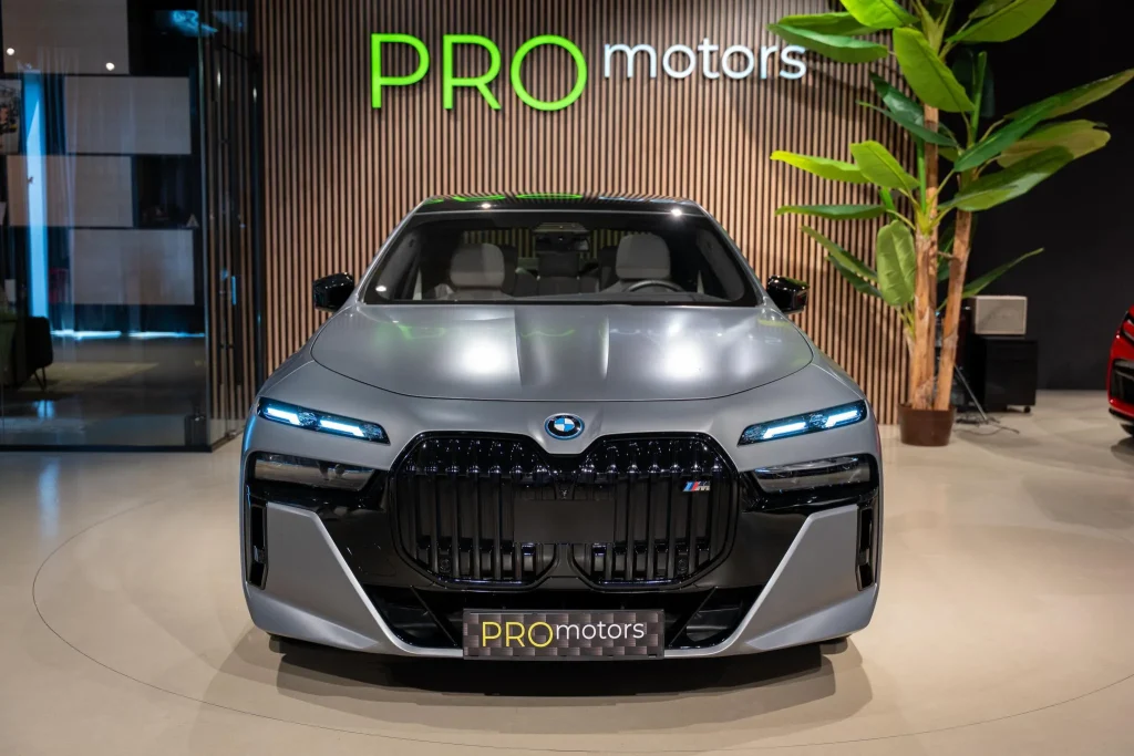 BMW M760 - pemarket.ro