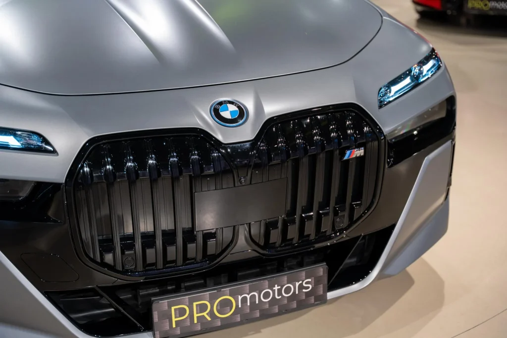 BMW M760 - pemarket.ro