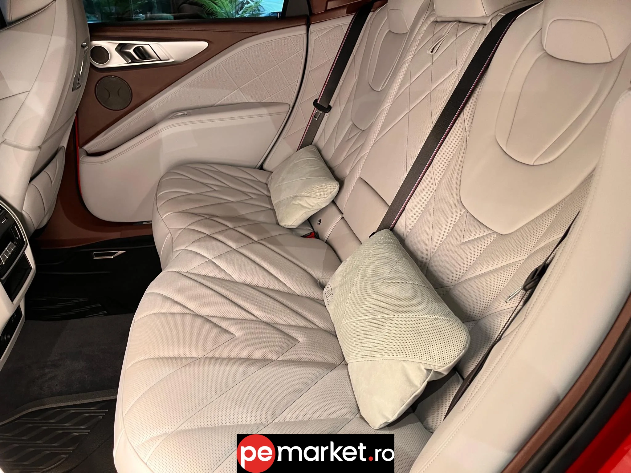 BMW XM 50e Plug-in Hybrid - pemarket.ro