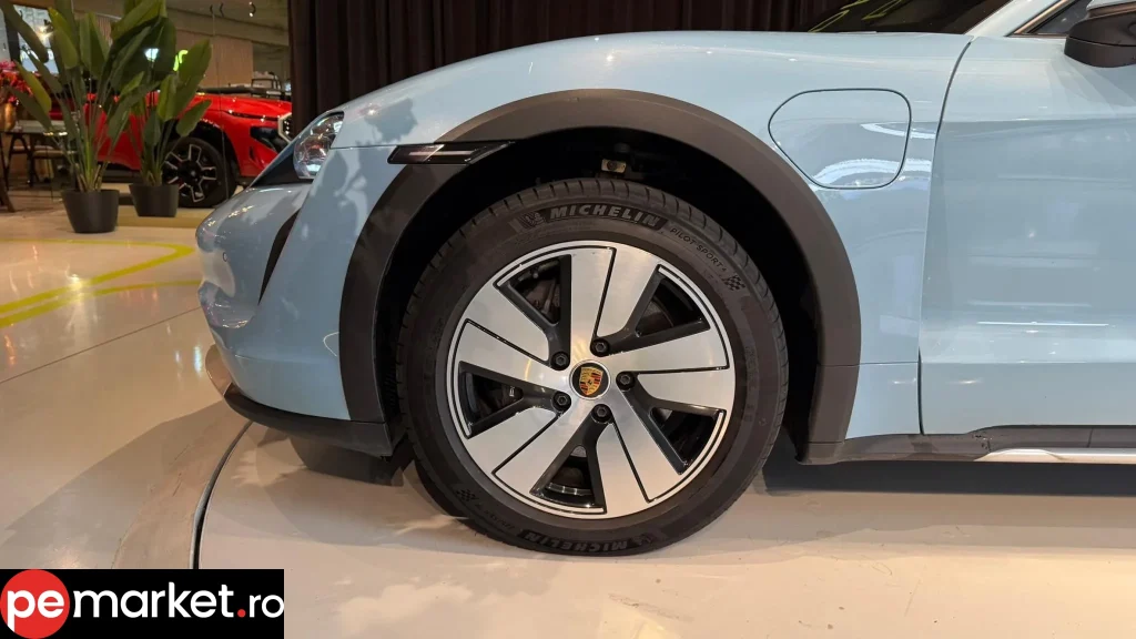 Porsche Taycan - pemarket.ro