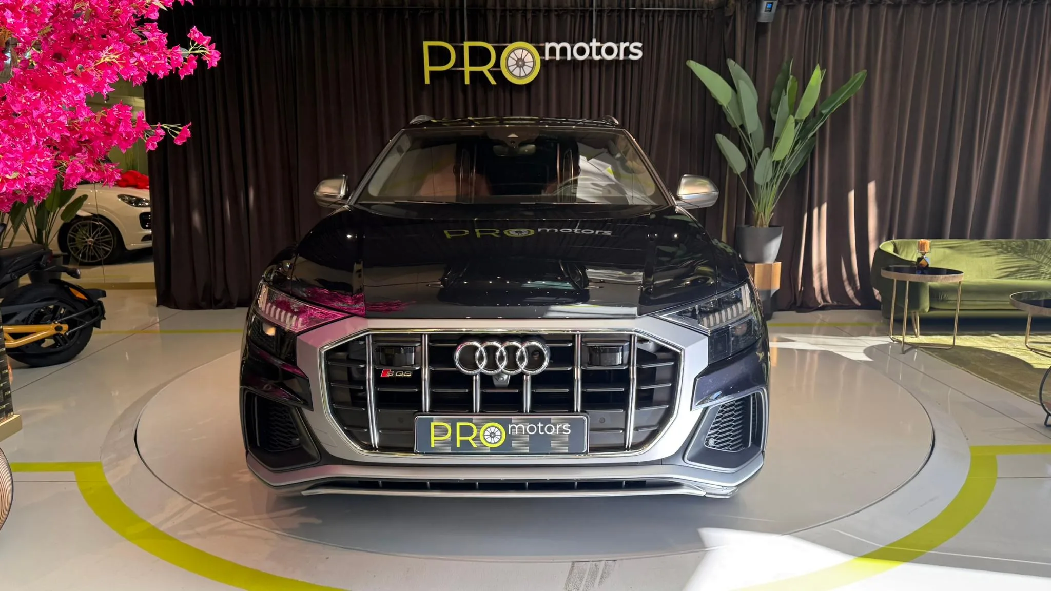 Audi SQ8 - pemarket.ro