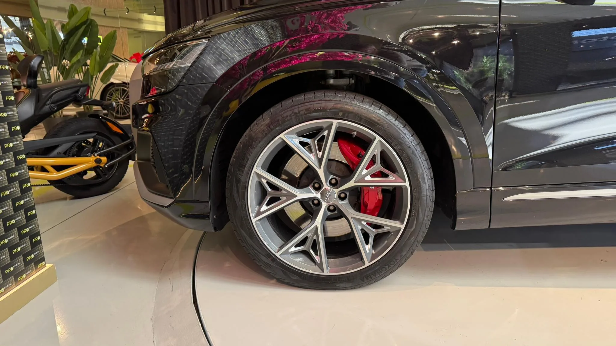 Audi SQ8 - pemarket.ro