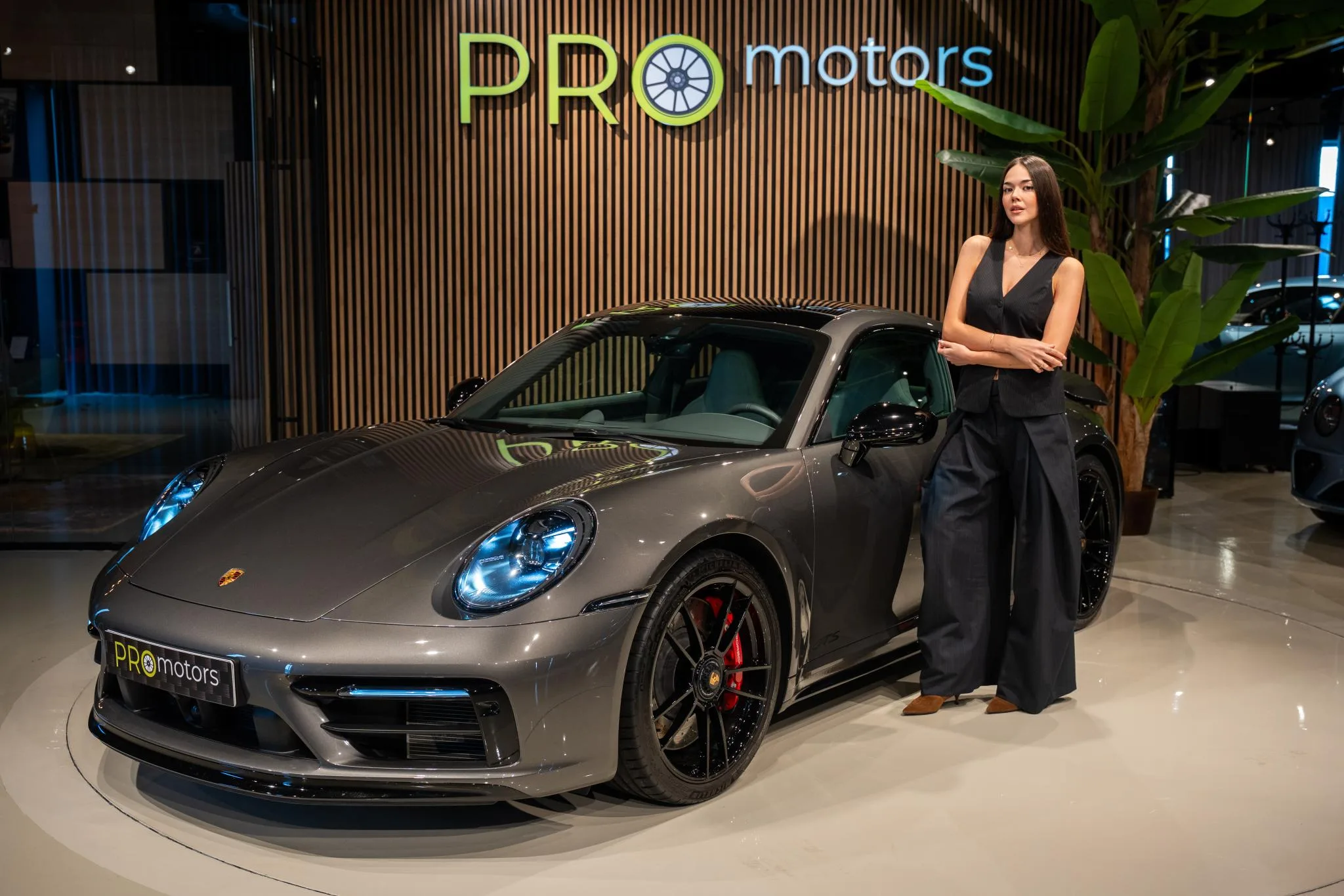 Porsche 911 Carrera 4 GTS - pemarket.ro