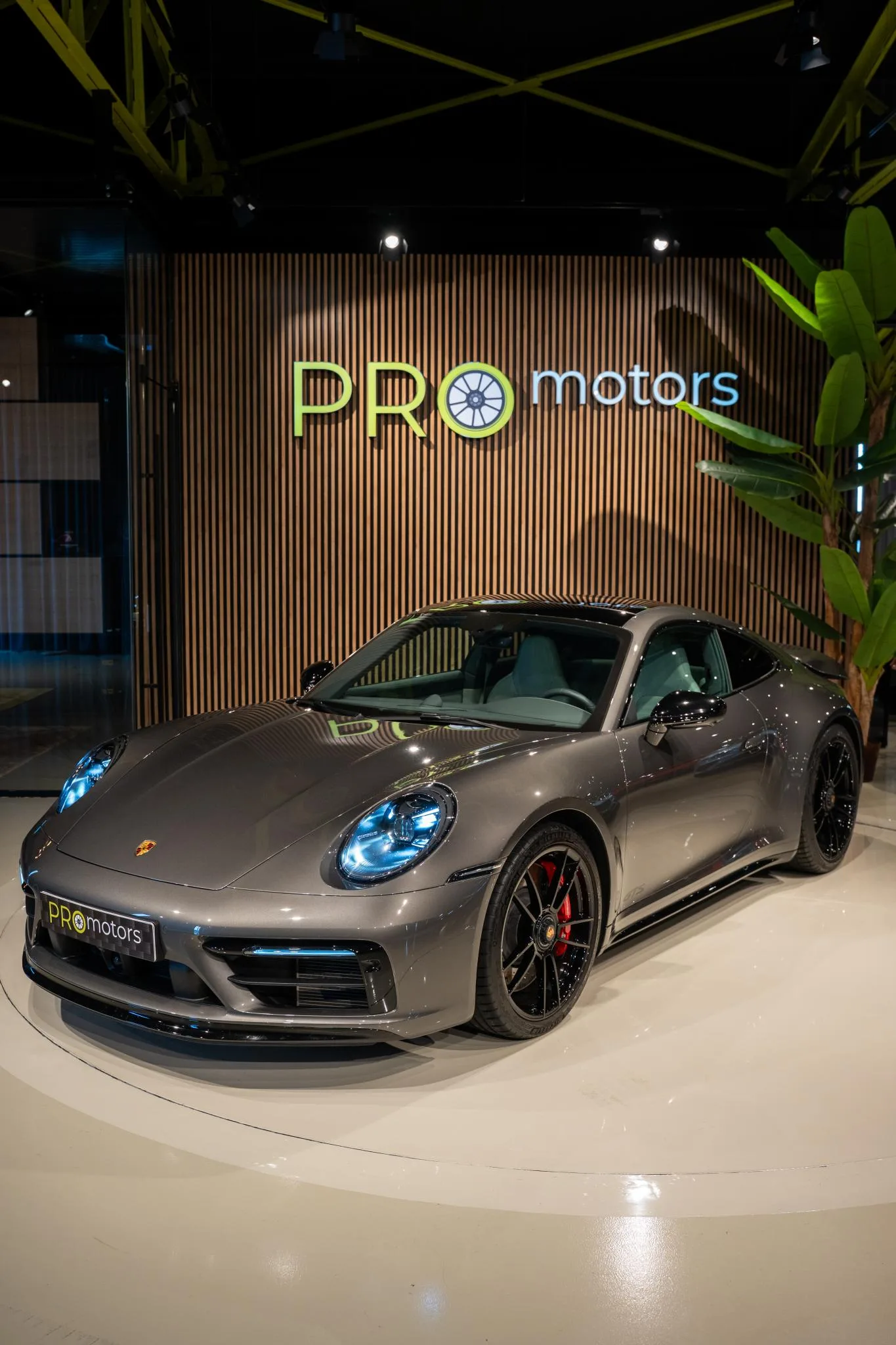 Porsche 911 Carrera 4 GTS - pemarket.ro