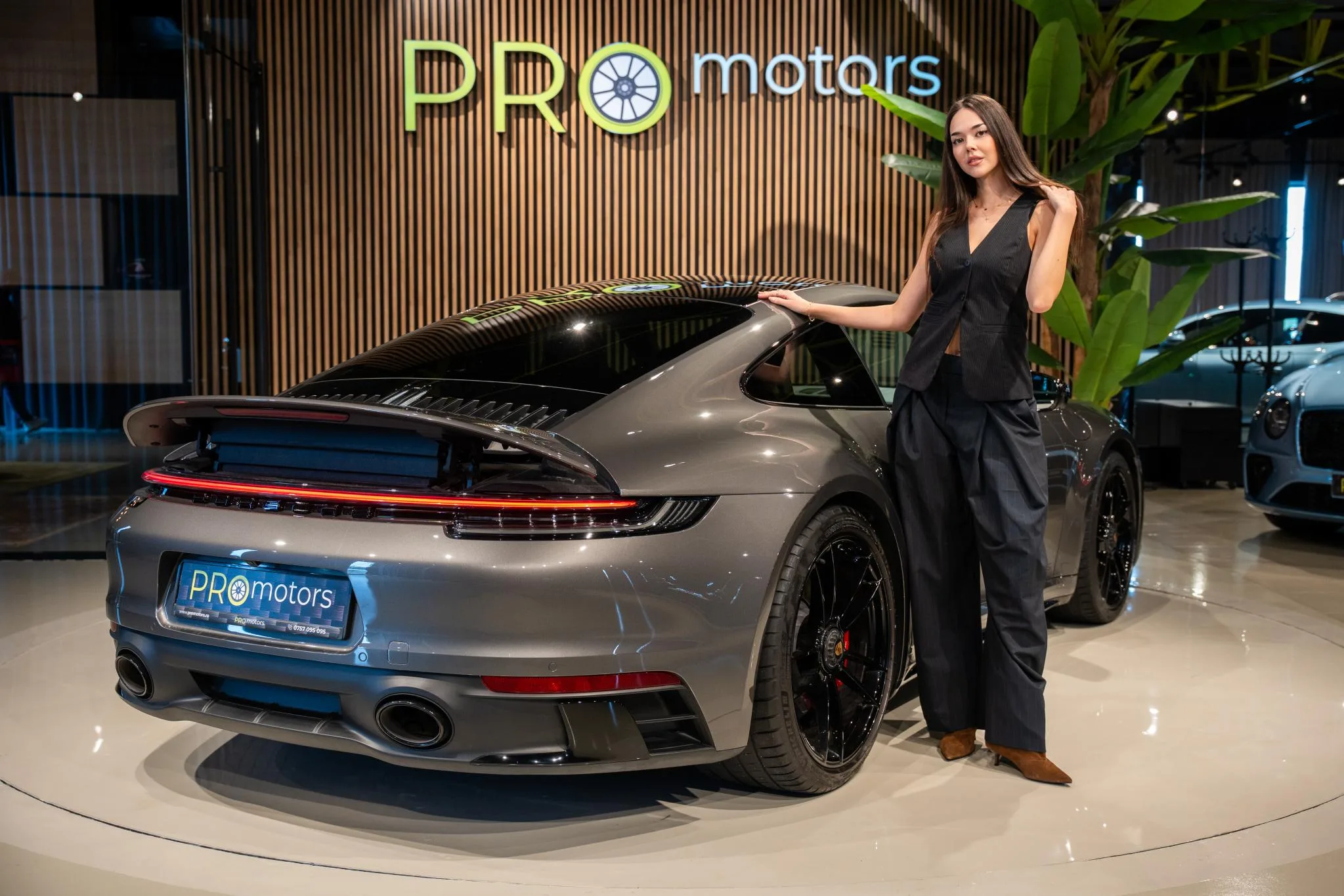 Porsche 911 Carrera 4 GTS - pemarket.ro