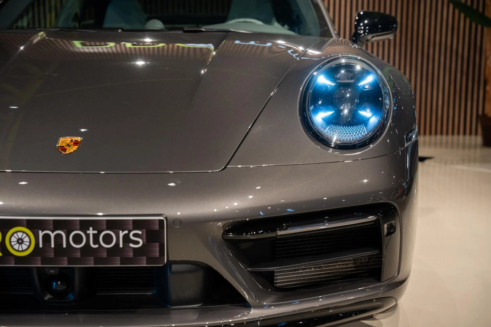 Porsche 911 Carrera 4 GTS - pemarket.ro