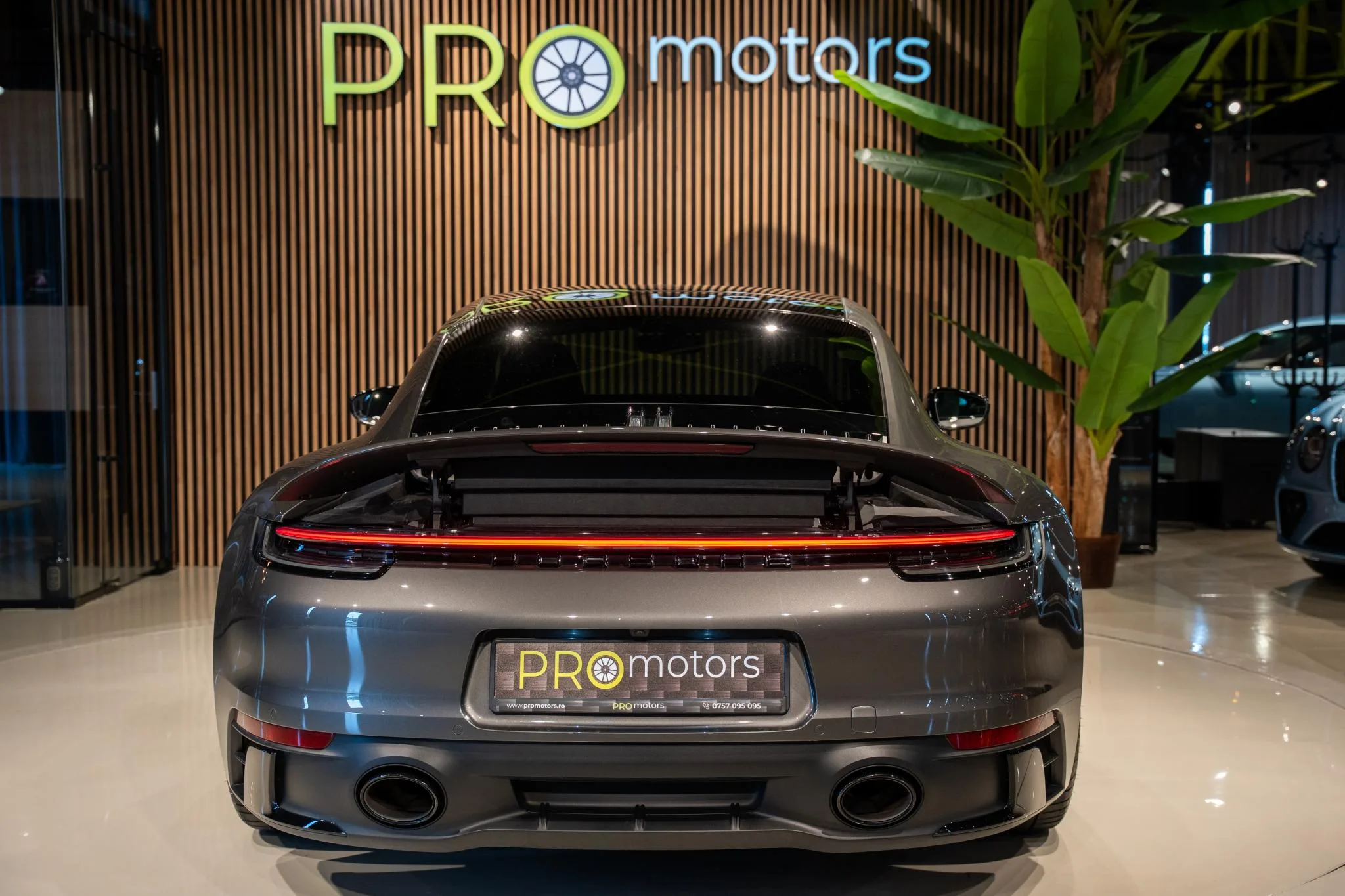 Porsche 911 Carrera 4 GTS - pemarket.ro