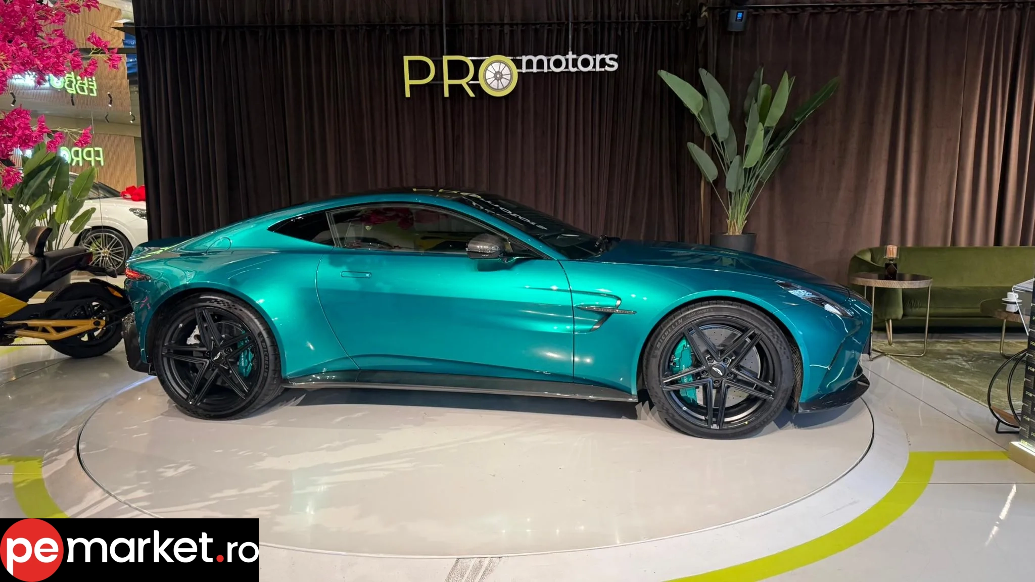 Aston Martin V8 Vantage - pemarket.ro