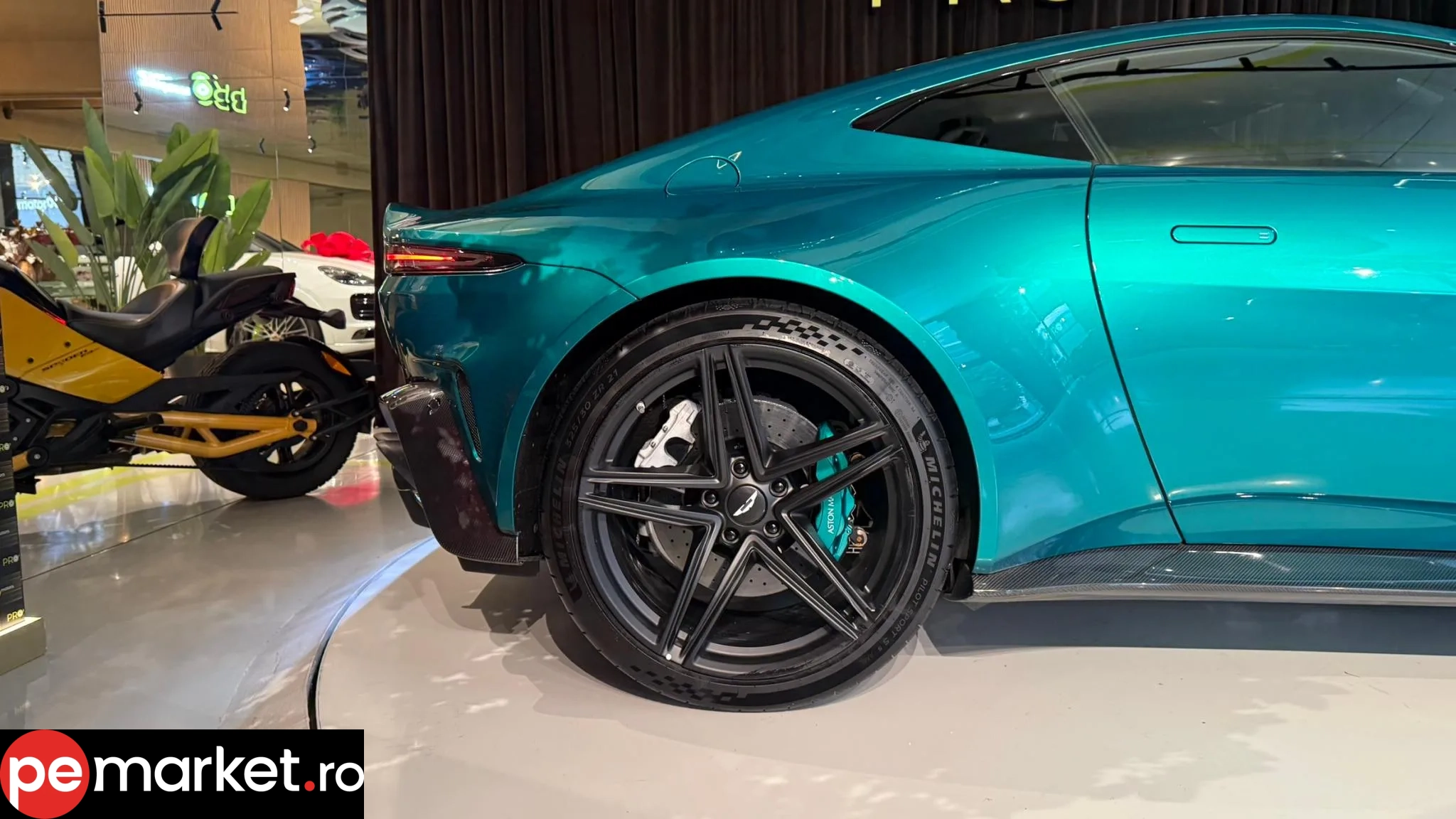 Aston Martin V8 Vantage - pemarket.ro