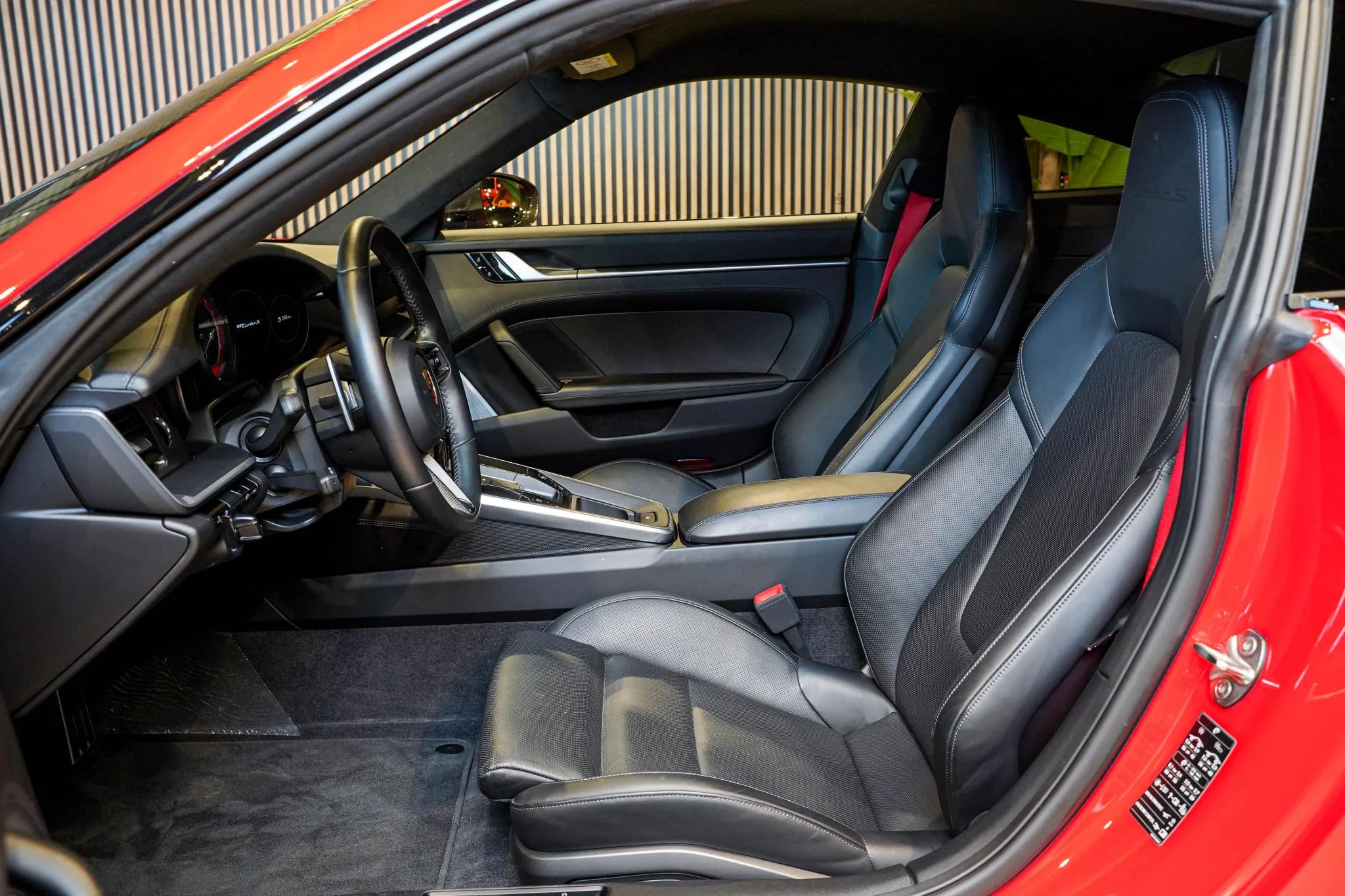 Porsche 911 TURBO S - pemarket.ro