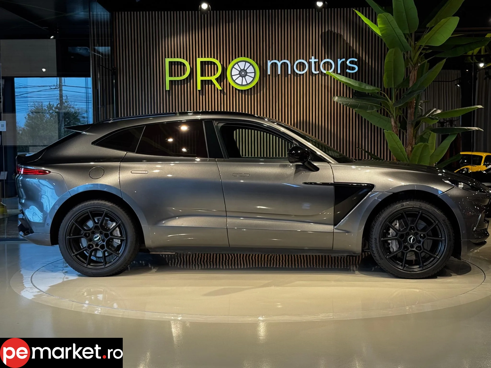 Aston Martin DBX - pemarket.ro