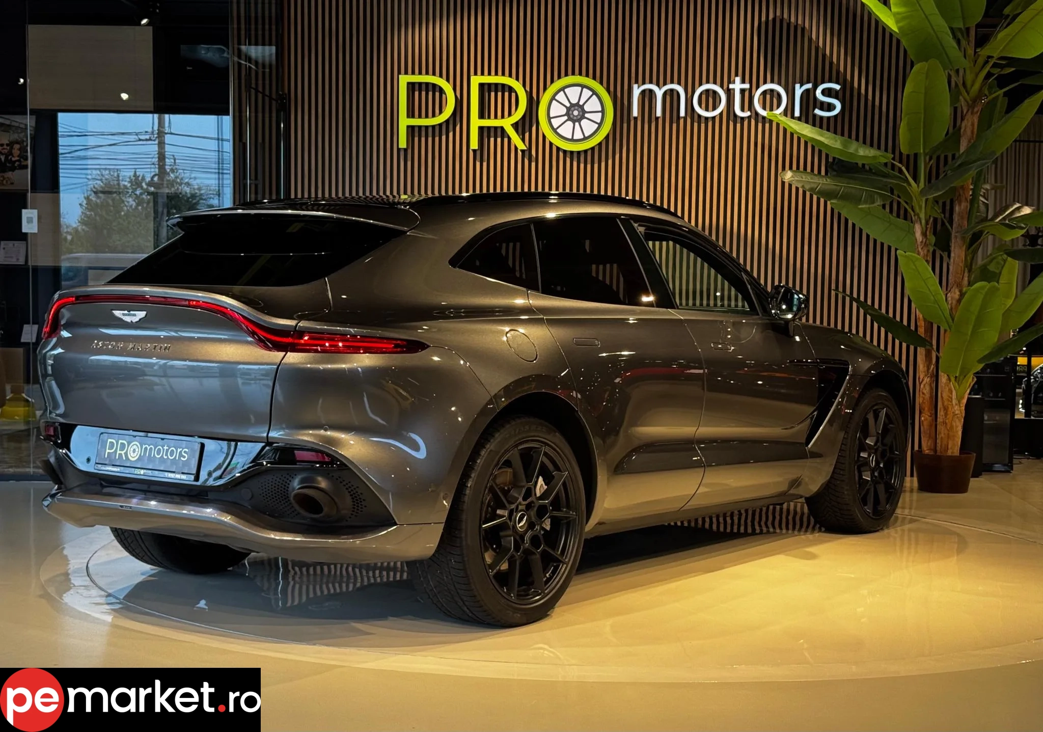 Aston Martin DBX - pemarket.ro