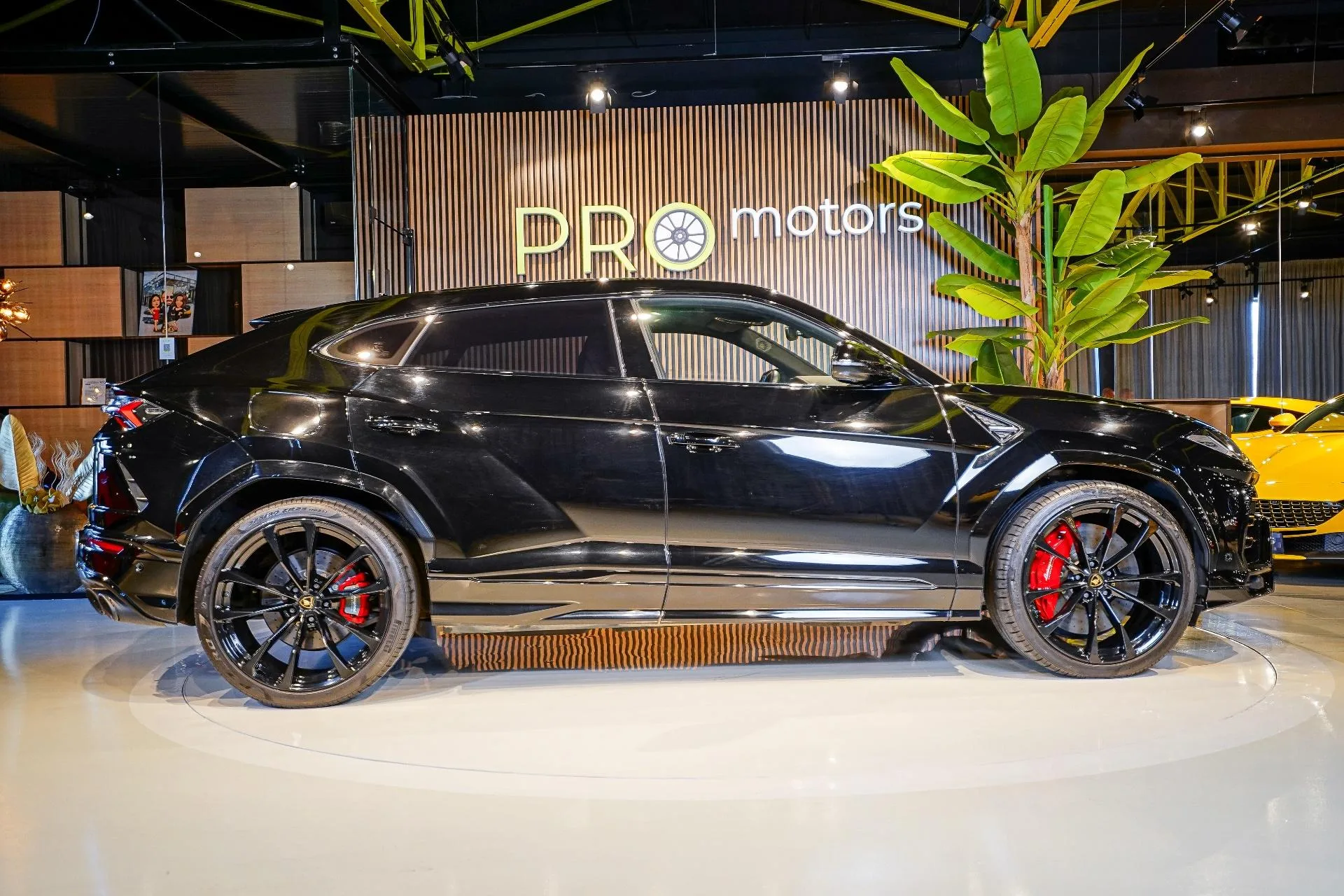 Lamborghini Urus - pemarket.ro