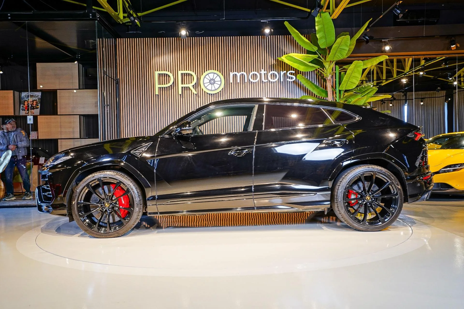 Lamborghini Urus - pemarket.ro