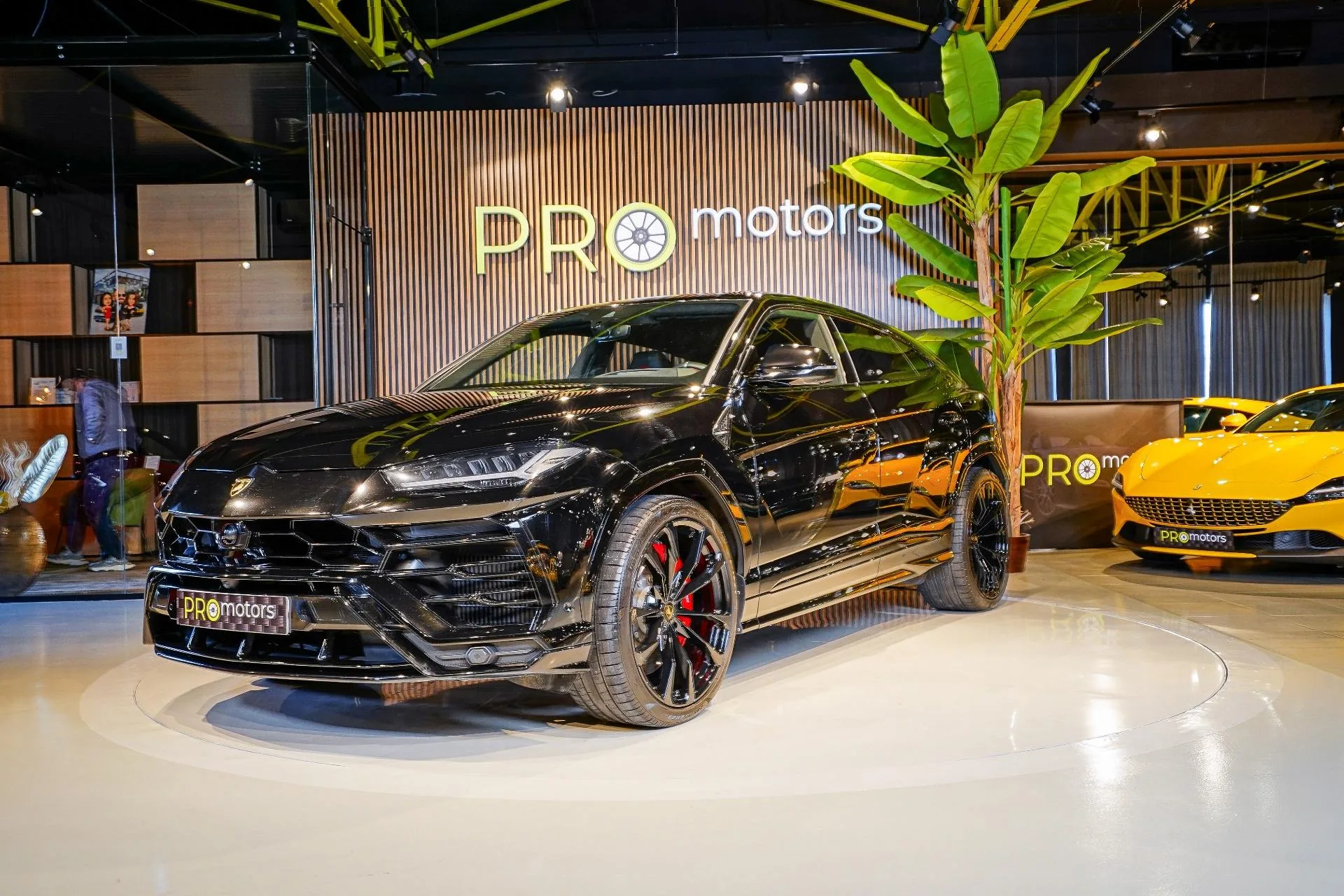 Lamborghini Urus - pemarket.ro