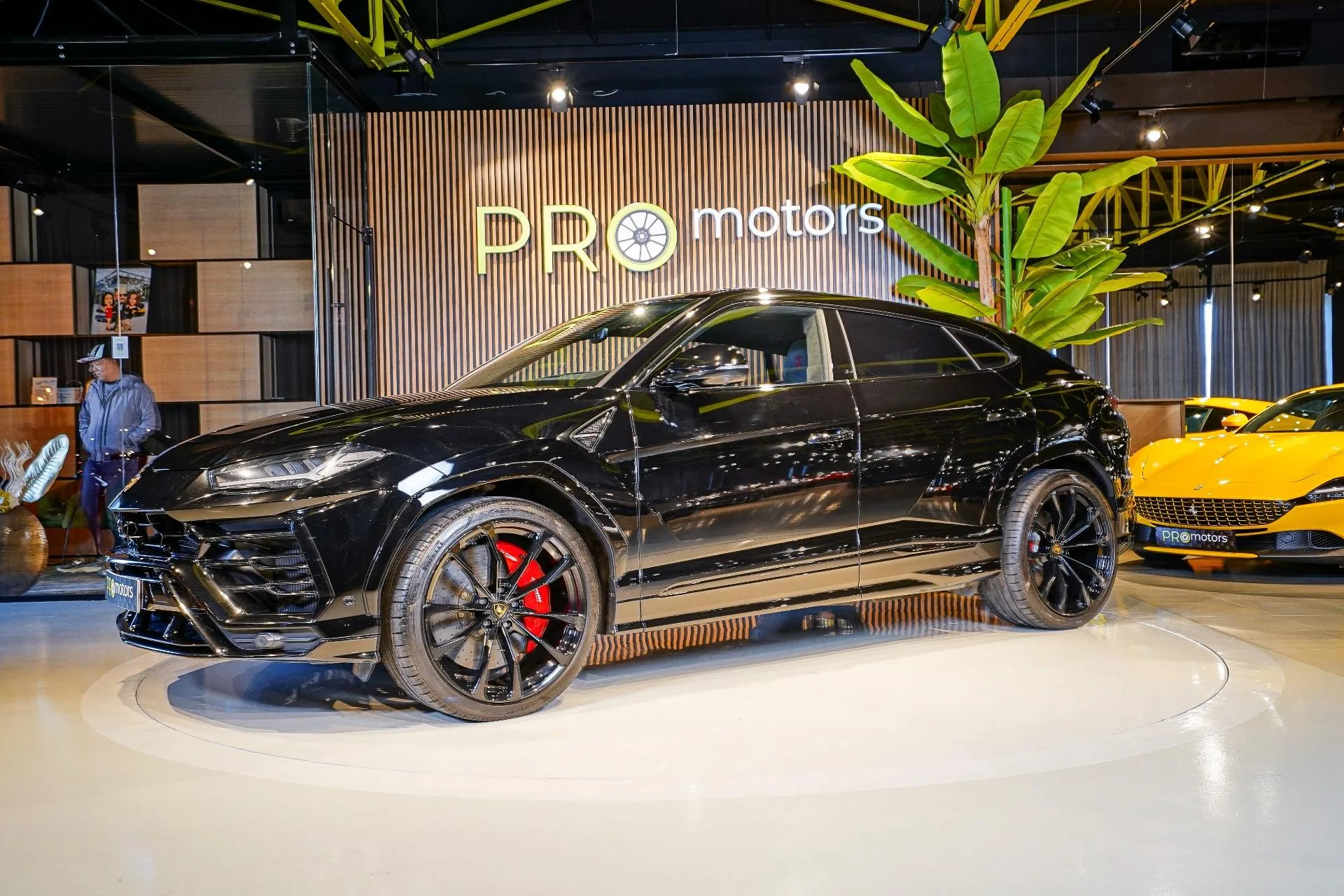 Lamborghini Urus - pemarket.ro
