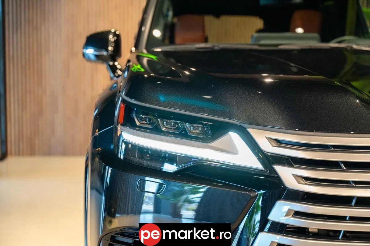 Lexus LX600 Superior - pemarket.ro