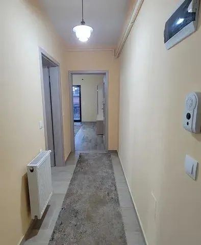 Garsonieră Coresi - pemarket.ro