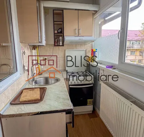 Apartament cu 3 camere în Apărătorii Patriei - pemarket.ro