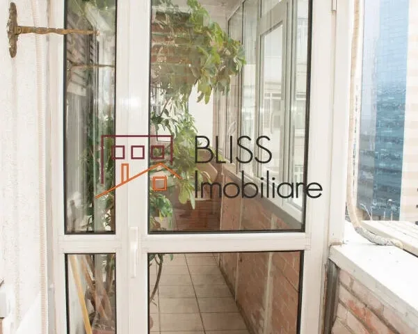 Apartament cu 3 camere – Zona Pieței Victoriei - pemarket.ro