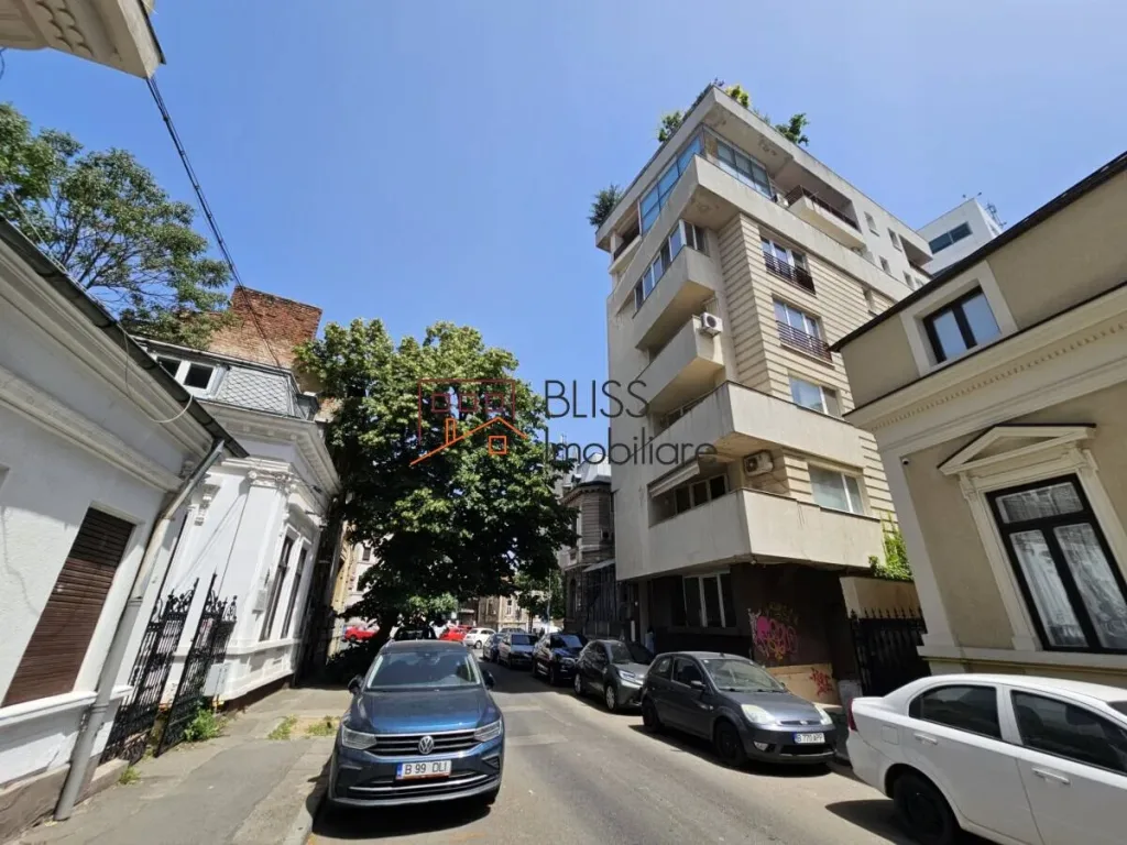 Apartament cu 3 camere Zonă Ultracentrală - pemarket.ro