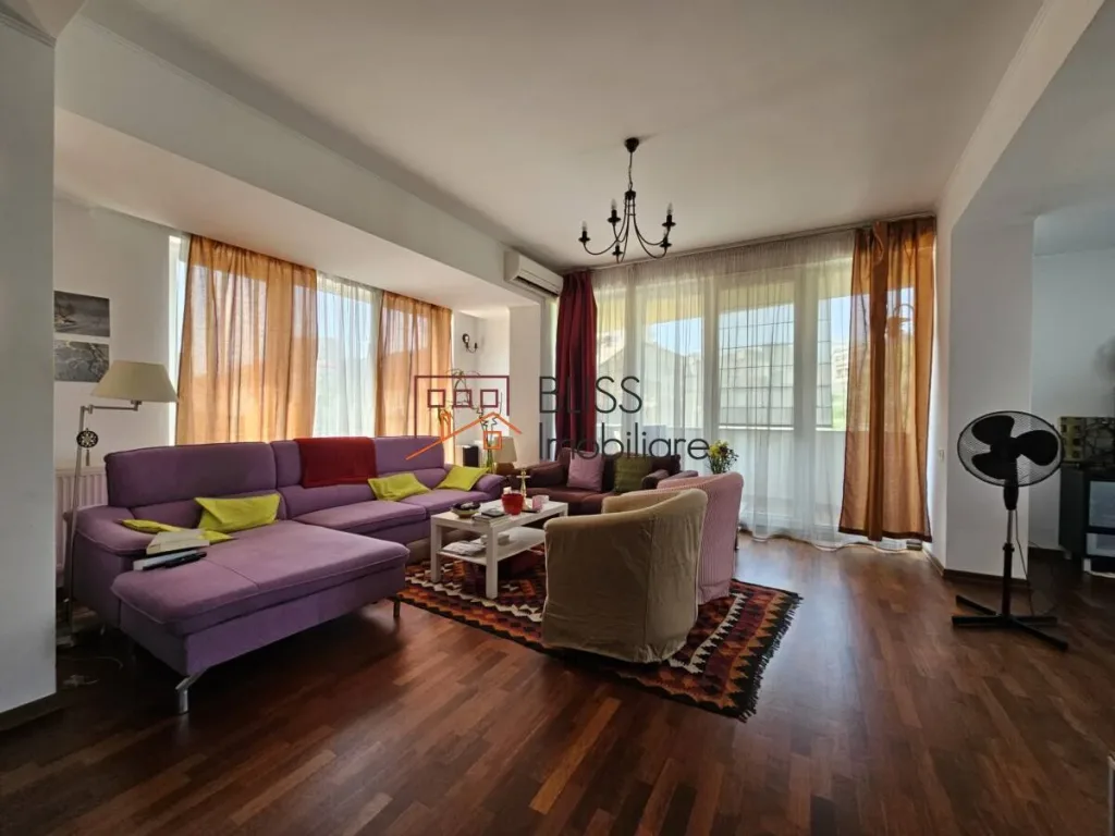 Apartament cu 3 camere Zonă Ultracentrală - pemarket.ro