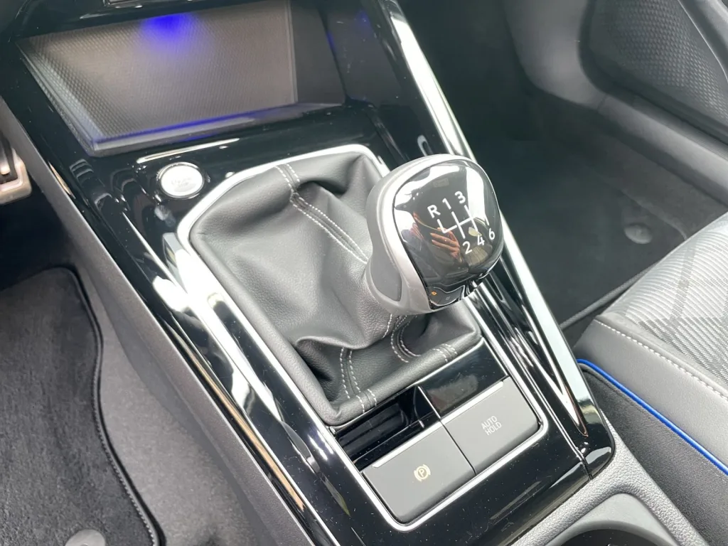 Volkswagen Golf VIII 1.5TSI R-Line - pemarket.ro