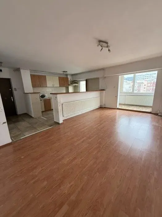 Apartament 3 Camere – Zona Carpaților – Pârâului, Brașov - pemarket.ro