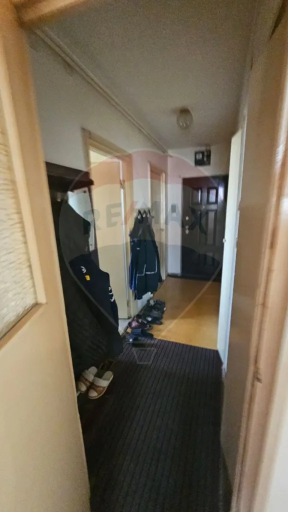 Apartament cu 3 camere de vânzare în zona Vlahuta - pemarket.ro