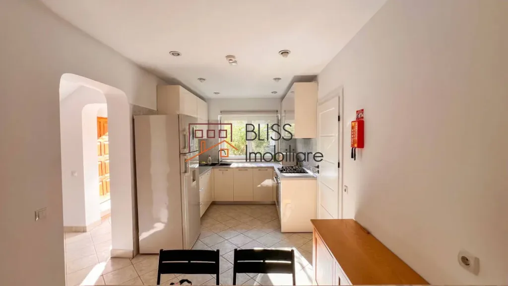 Vilă elegantă localizată într-un complex securizat - pemarket.ro