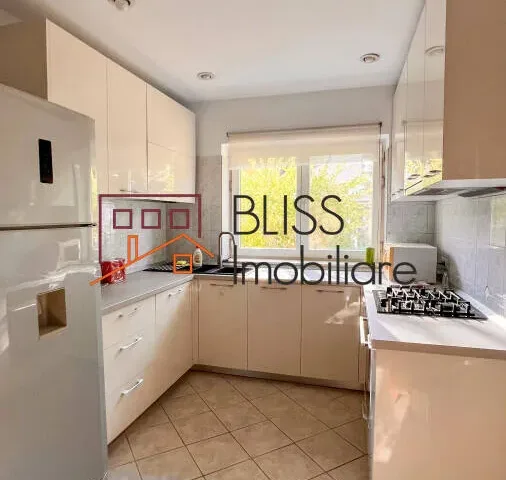 Vilă elegantă localizată într-un complex securizat - pemarket.ro