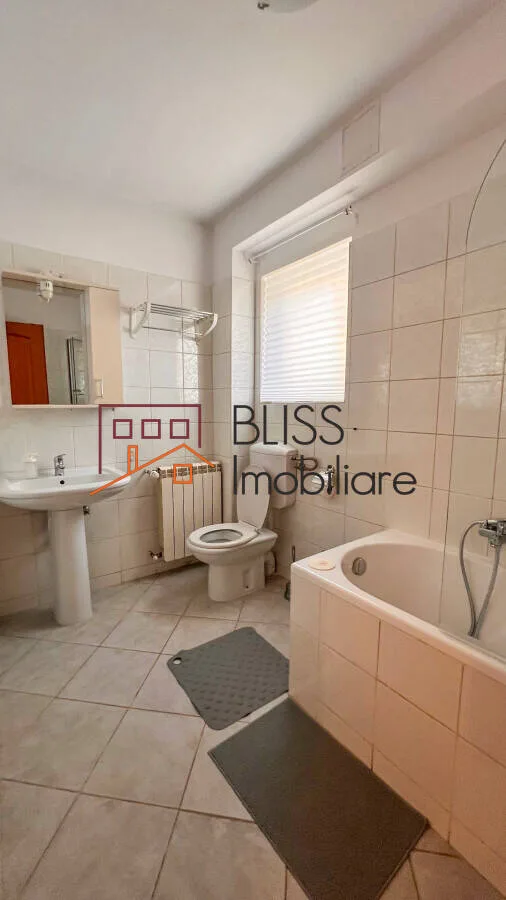 Vilă elegantă localizată într-un complex securizat - pemarket.ro