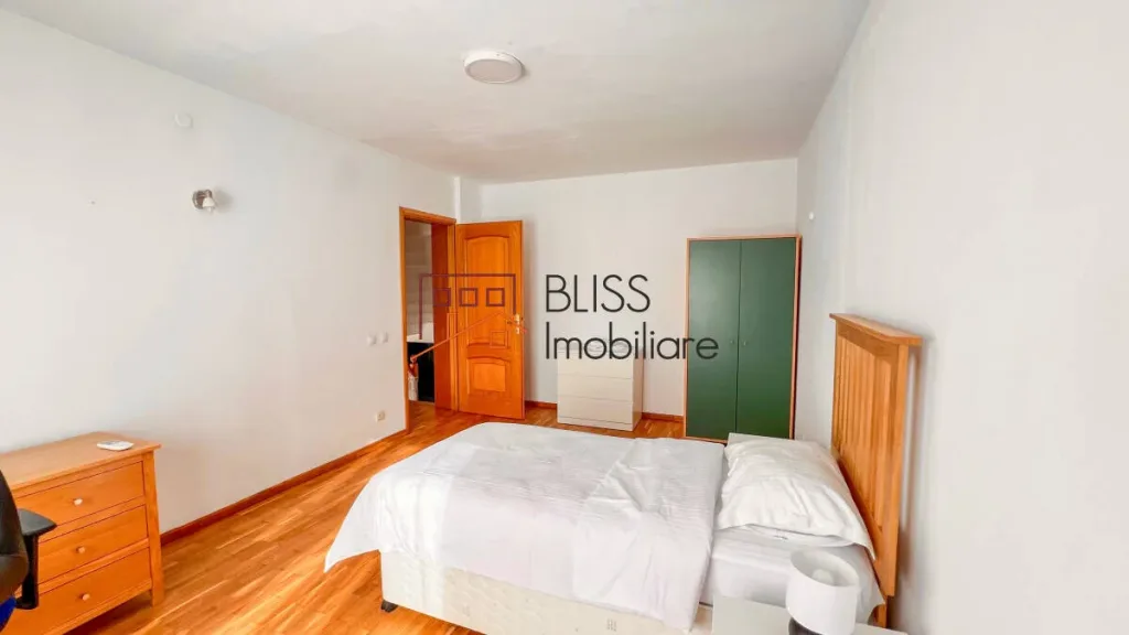 Vilă elegantă localizată într-un complex securizat - pemarket.ro