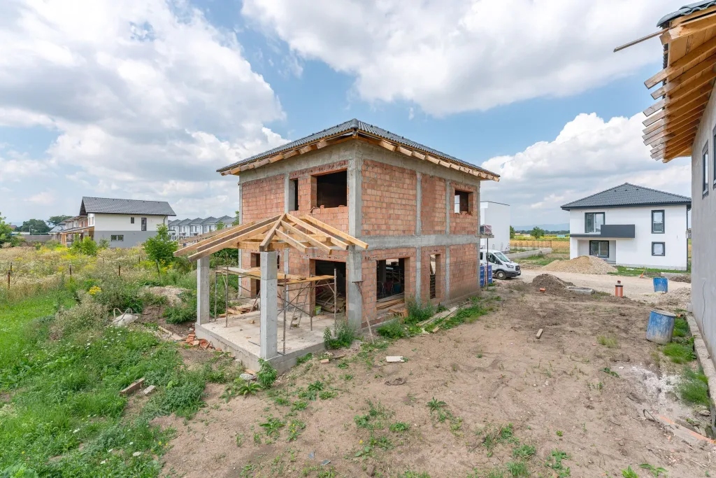 Casă Individuală în Bartolomeu, Brașov – Vânzare ”La Roșu”! - pemarket.ro