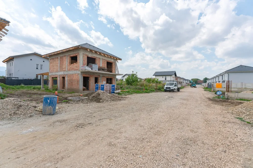 Casă Individuală în Bartolomeu, Brașov – Vânzare ”La Roșu”! - pemarket.ro