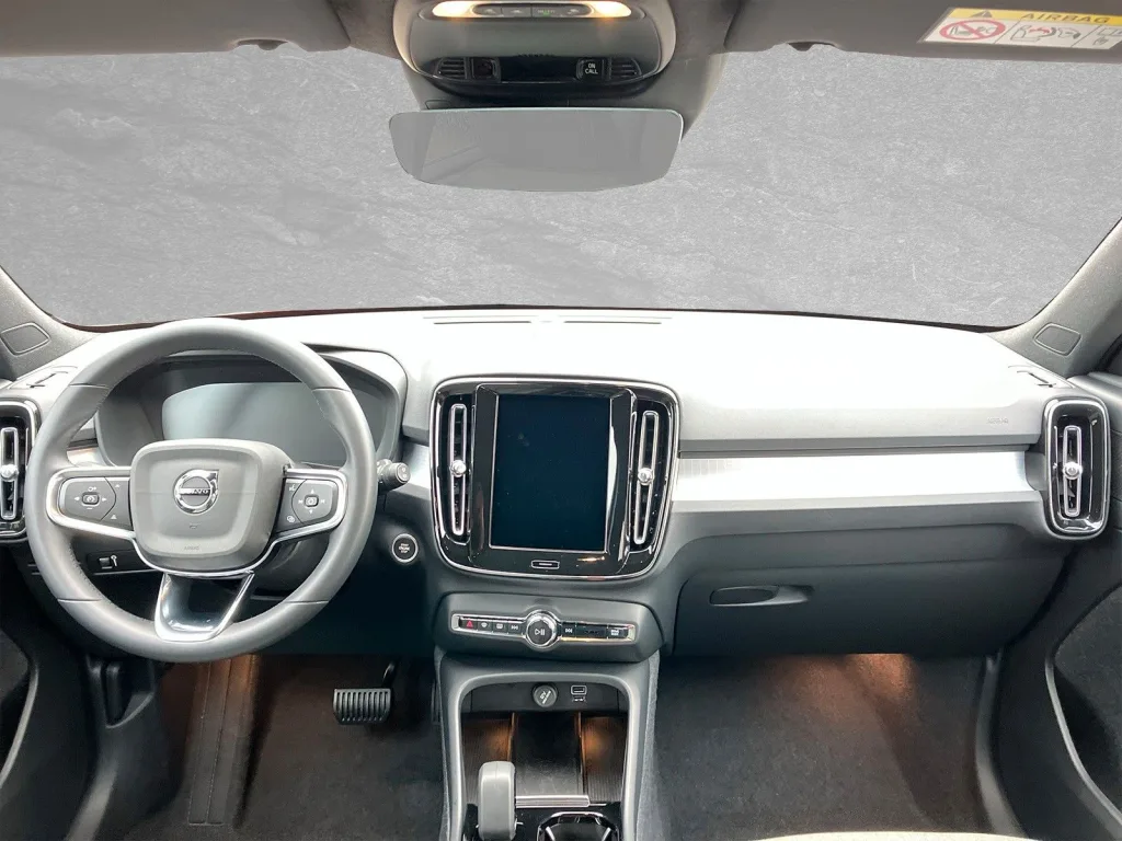 Volvo XC40 - pemarket.ro