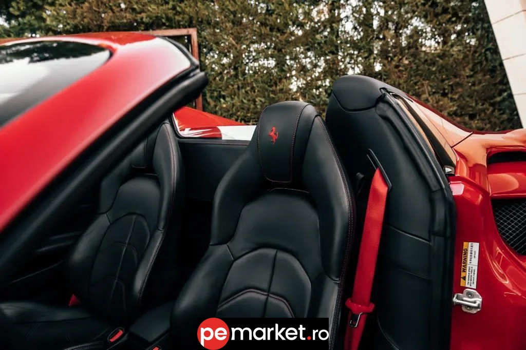 Închiriază Ferrari 488 Spider - pemarket.ro