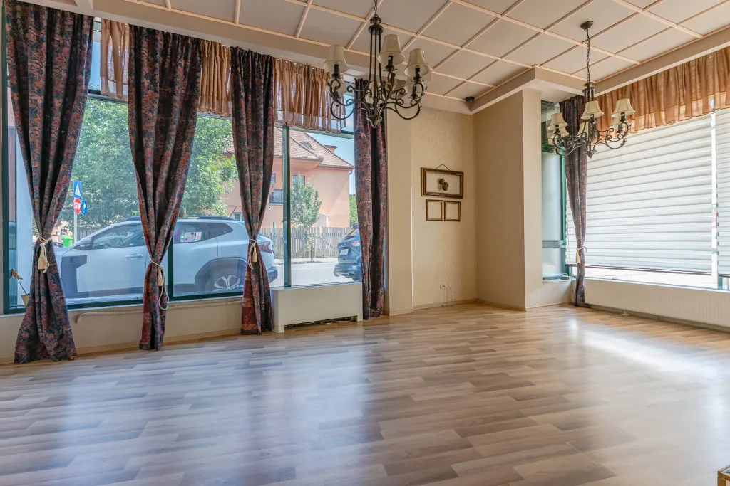 Spațiu Comercial/Birouri de Închiriat, Parter, 60 mp – Nicolae Titulescu, Brașov - pemarket.ro
