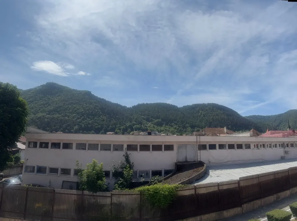 Apartament deosebit la 5 minute de Piata Sfatului - pemarket.ro