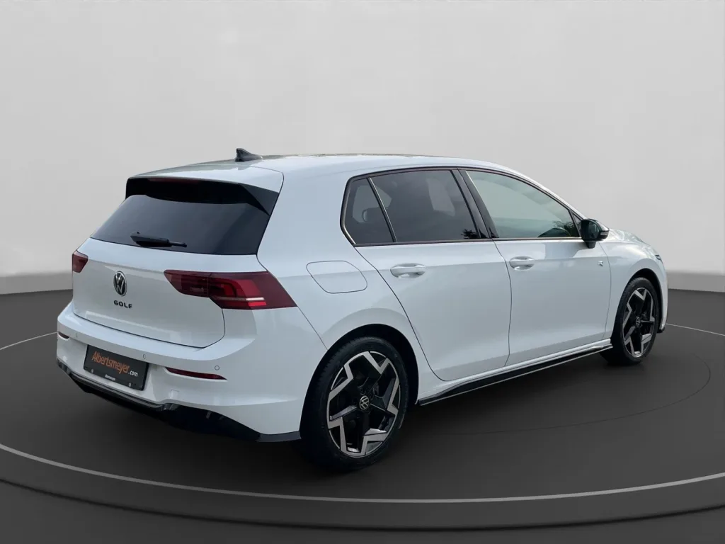 Volkswagen Golf VIII 1.5TSI R-Line - pemarket.ro