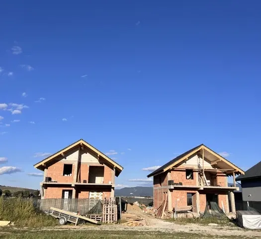 Casă nouă de vânzare | Zărnești, Brașov | 130 m² utili | Teren 540 m² | Finalizare 2026 - pemarket.ro