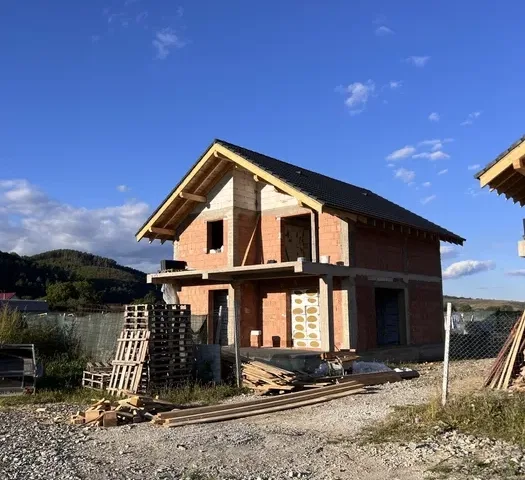 Casă nouă de vânzare | Zărnești, Brașov | 130 m² utili | Teren 540 m² | Finalizare 2026 - pemarket.ro